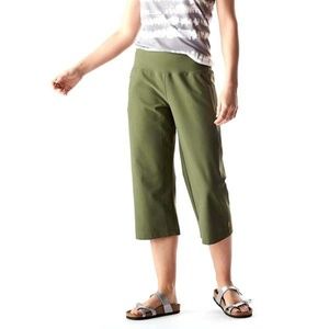 Lucy Women Everyday Capri NWT